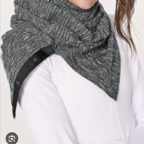 Lululemon Snapped Custom Scarf - Picture 3 of 6